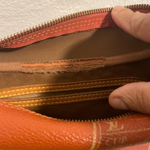 Used and selling as is. Louis Vuitton Cup 1995 needs repair - Picture 4 of 12